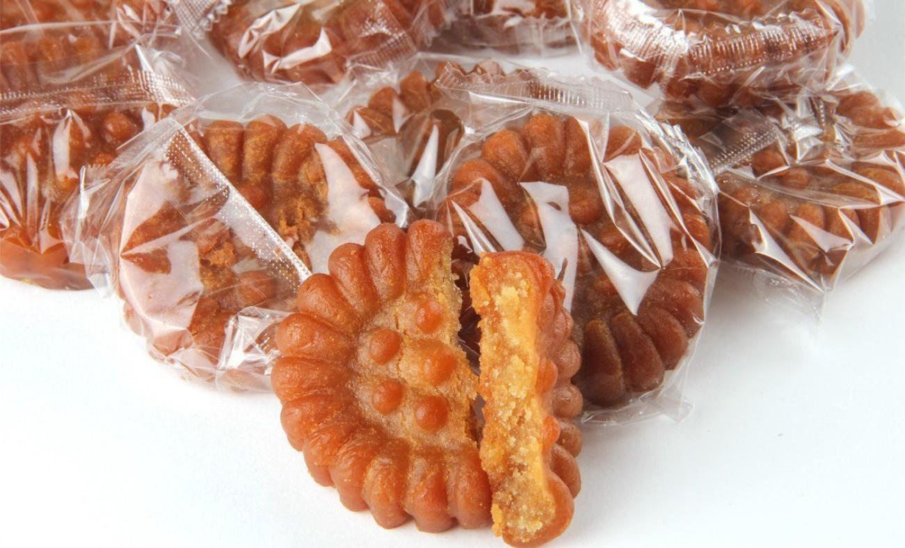 Яква корейское печенье. Корейское медовое печенье. Якква корейское сладкое печенье. Якква (yakgwa). Якква корейское.