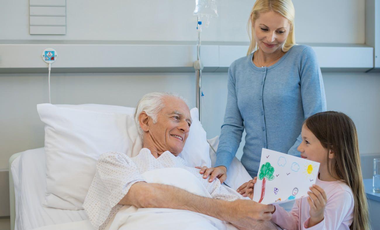 Навестить бабушку и дедушку. Навестить больного. В больнице пациента навещают.