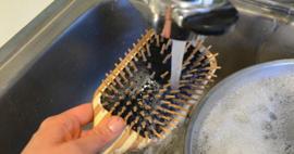 Fırça ve taraklar nasıl temizlenir? 