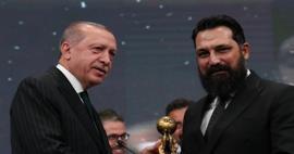 Başkan Erdoğan'dan Bülent İnal'a ödül!