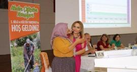 İlkokul mezunu çiftçi kadın bilgi yarışmasında birinci oldu