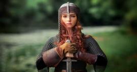 İsveçli küçük kız gölde 1500 yıllık kılıç buldu