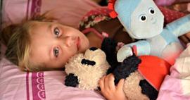 Çocukların oyuncakla uyuması zararlı mı?
