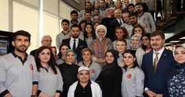 Emine Erdoğan Mardin'deki gençlerle bir araya geldi