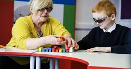 Görme engelli nedir, kişisel özellikleri! Görme engelli materyalleri: Braille alfabesi