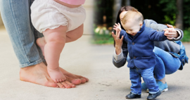 Bebekler nasıl kolay yürütülür? Bebekler neden geç yürür? Bebeklerde yürüme belirtileri