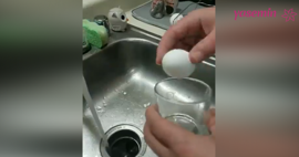 Haşlanmış yumurtayı öyle bir teknikle soydu ki..