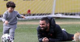 Galatasaray idmanında sürpriz konuk! Arda Turan, oğlu Hamza Arda Turan ile...