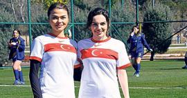 Yağmur Tanrısevsin ve Aslıhan Karalar, Kadın Milli Futbol Takımı'yla özel maç yaptı!