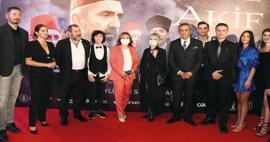 'Âkif' filmine görkemli gala düzenlendi