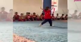 Minik Çinli'nin dans şovu! Sosyal medyada viral oldu