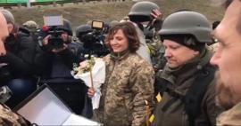 Kiev'de bombaların altında nikah kıyıldı!