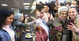 Emine Erdoğan iftarını Ankara Sabancı Kız Öğrenci Yurdu'ndaki öğrencilerle birlikte yaptı