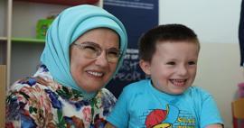Emine Erdoğan Bosna Hersek'teki Annelik Merkezi'ni ziyaret etti!