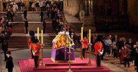Kraliçe 2. Elizabeth'in cenaze töreni sırasında koruması yere yığıldı!