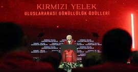 Emine Erdoğan Kızılay'ın 'Kırmızı Yelek Uluslararası Gönüllülük Ödül Töreni’nden paylaşım yaptı