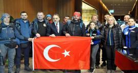 Yabancı arama kurtarma ekiplerinden Türklere övgü dolu sözler: Günlerce sokakta uyudular!