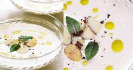 Sütlü badem çorbası nasıl yapılır? Osmanlı'nın nefis yemeği sütlü badem çorbası tarifi