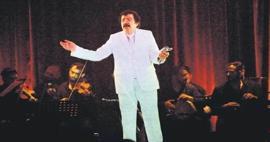 Müslüm Gürses hologram ile şarkı söyledi! Hiç duyulmamış şarkıları gün yüzüne çıktı