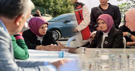 Bakan Göktaş'tan İstanbul'da öldürülen iki genç kızın ailelerine taziye ziyareti