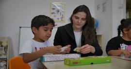 Alina Boz Adıyamanlı depremzede çocuklarla buluştu