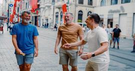 İngiliz futbol efsaneleri İstanbul'da: Döner kestiler, balık tuttular, hamam keyfi yaptılar!