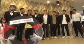 Sivas'ta bir düğünde damada sıra dışı hediye! Görenler dönüp bir daha baktı