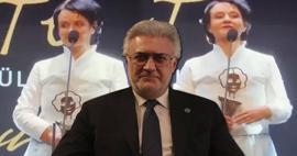 Afife Tiyatro Ödülleri'nde Tamer Karadağlı'ya teşekkür eden Sükun Işıtan'a ıslıklı protesto! 