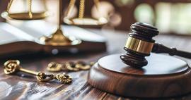 Otoparkta düşüp yaralanan kadın soluğu mahkemede aldı: Dev tazminatı kazandı!