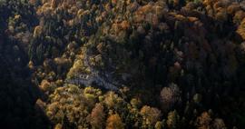 Tarihi doku doğanın görkemiyle buluştu: Sümela ve Vazelon manastırları güz renkleriyle buluştu