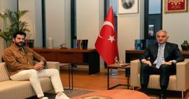 Burak Özçivit’ten Bakan Ersoy’a ziyaret!