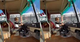 6 yaşında şaşırtmaya devam ediyor! Zayn Sofuoğlu Mercedes 302’yi sürdü