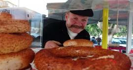 Yeşil&ccedil;am'ın emektar ismi B&uuml;lent Katıoğlu yıllar sonra ortaya &ccedil;ıktı: Simit satarak ge&ccedil;iniyor!