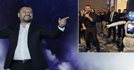 Alişan'dan &ccedil;ok konuşulan konser: Robotla sohbet edip Erik Dalı oynadı!