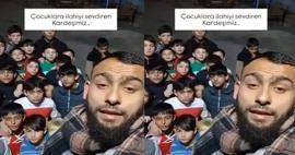 &Ccedil;ocuklara ilahi s&ouml;yleyen Roman genci g&ouml;n&uuml;lleri fethetti!