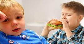 Az pişmiş et &ccedil;ocukları hedef alıyor: Diyalize kadar &ouml;l&uuml;mc&uuml;l bir tehdide d&ouml;n&uuml;ş&uuml;yor!