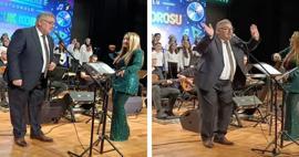 Okul m&uuml;d&uuml;r&uuml;nden i&ccedil;leri ısıtan performans: Okul konserinde &ouml;ğrencilerle birlikte sahne aldı!