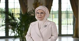 Emine Erdoğan'dan karne alan &ouml;ğrencilere tebrik
