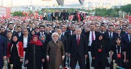 Emine Erdoğan: "Eşsiz direnişi bir kez daha saygı ve minnetle andık"