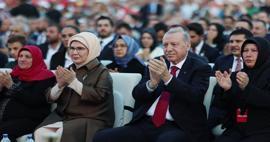 Emine Erdoğan'dan 15 Temmuz paylaşımı: "Milletimizin iradesi &ouml;zg&uuml;r ve yenilmezdir"