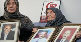 İki oğlunu ve damadını 15 Temmuz&rsquo;da şehit vermişti! Muzaffer ninenin feryadı y&uuml;rekleri yaktı