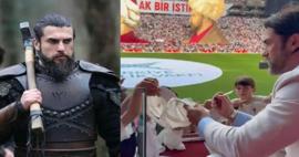 Diriliş Ertuğrul'un Turgut Alp'inden T&Uuml;GVA'nın gen&ccedil; mezunlarına imzalı tebrik