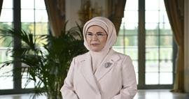 Emine Erdoğan&rsquo;dan 'D&uuml;nya Emzirme Haftası' mesajı: &ldquo;Her damlasında şifa ve sevgi vardır&rdquo;