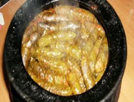 Güveçte kaburgalı lahana sarması