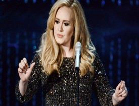 Adele mutlu haberi konserinde verdi