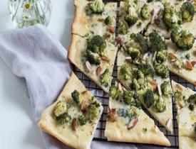Peynirli ve brokolili pizza tarifi