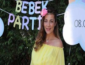 Burcu Kara oğlu için baby shower düzenledi