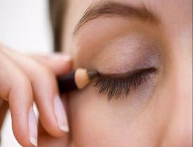 Eyeliner nasıl sürülür? Eyeliner sürme teknikleri