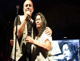 Haluk Levent, Barış Akarsu anısına konser verdi
