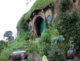 Filmden esinlenerek kendi Hobbit evini yaptı